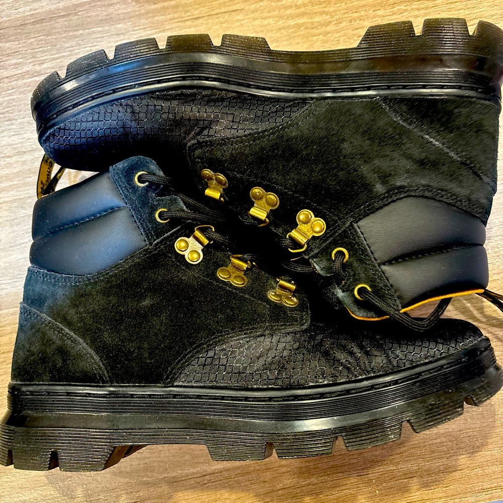 Men’s Doc Martins Air Wair men’s size 9 boots.